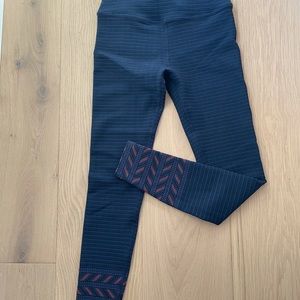 Beyond Yoga size small